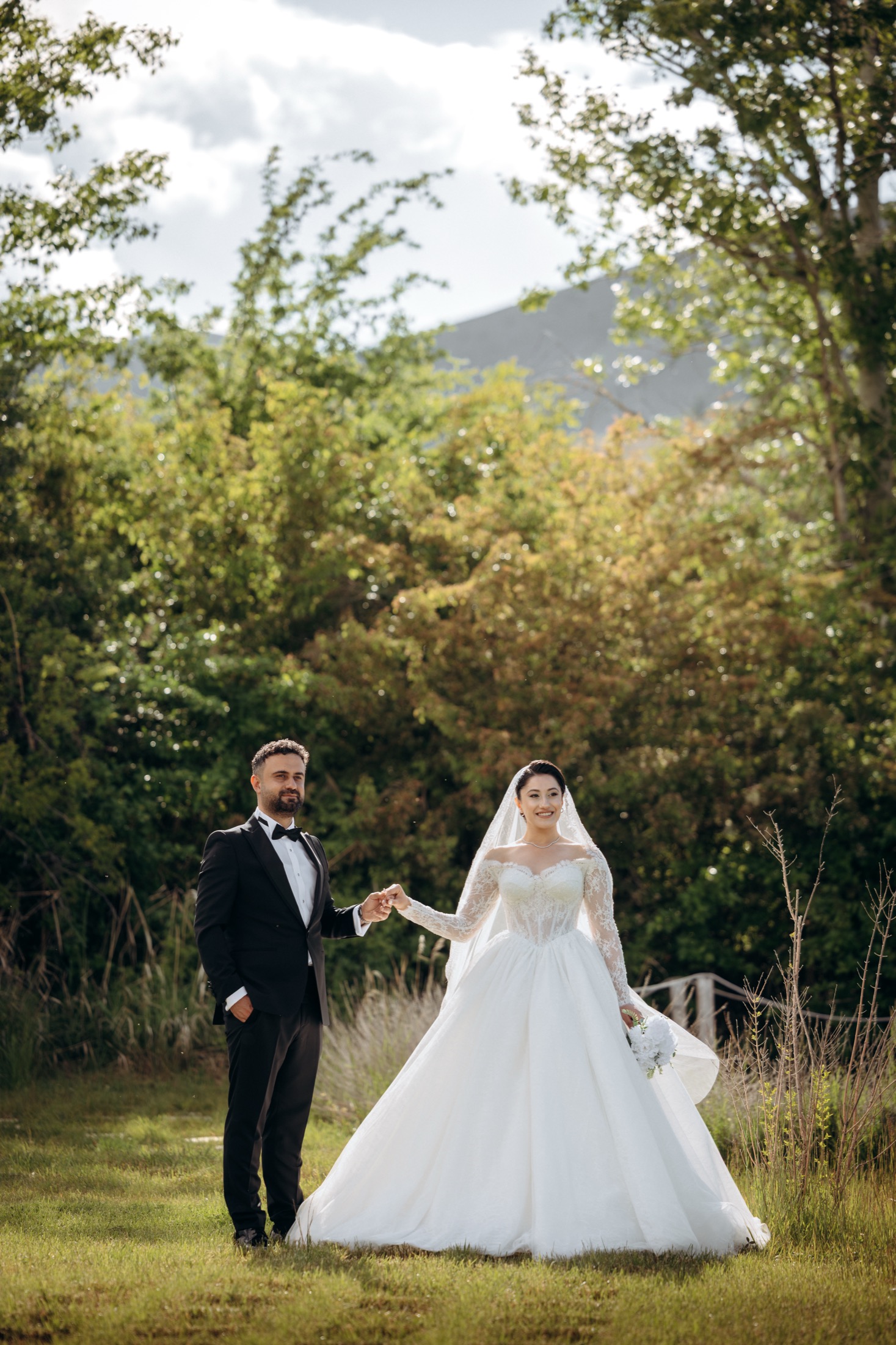 Acik havada gelin damat dis cekimi