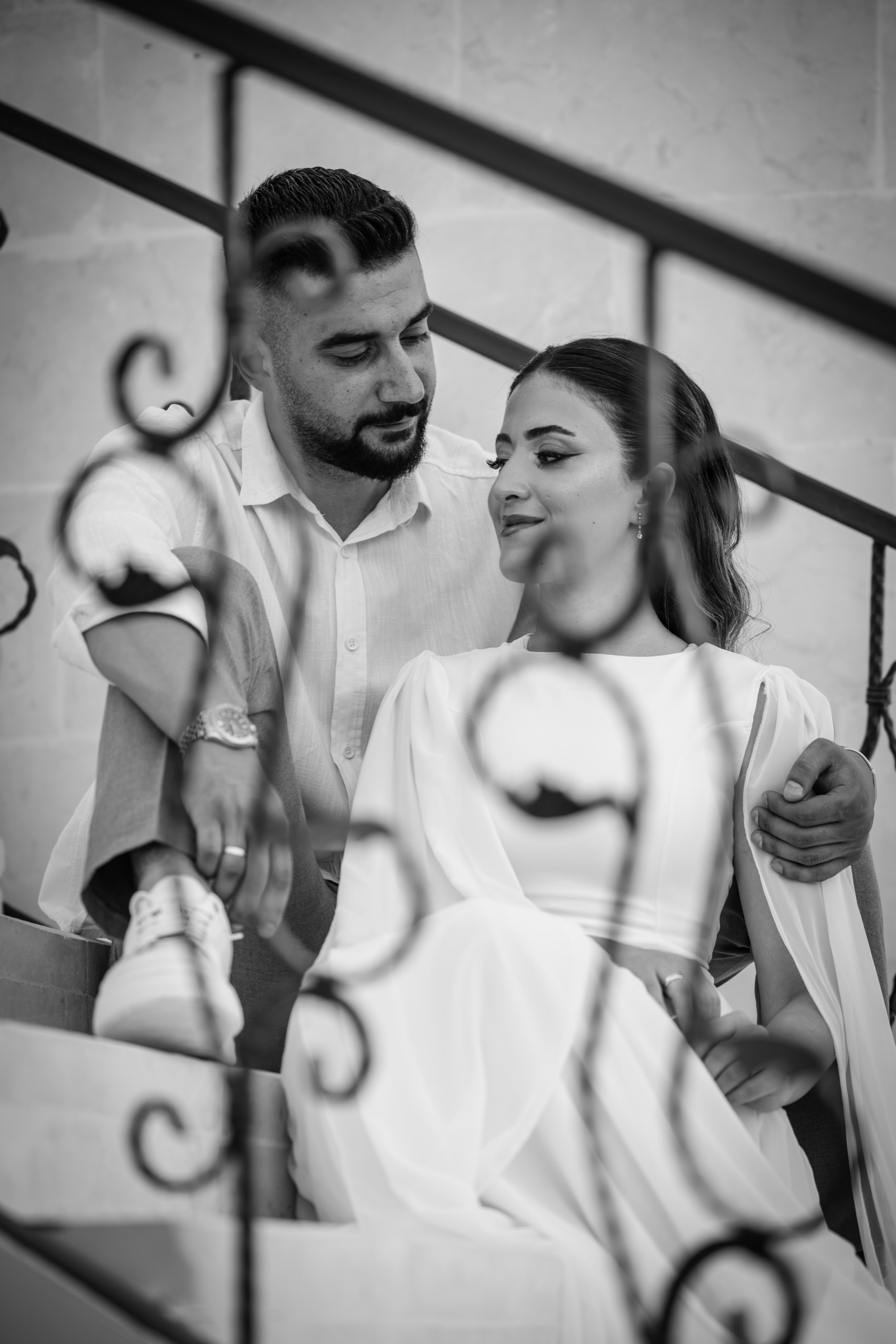 Tas merdivenlerde yakin plan romantik cift portresi